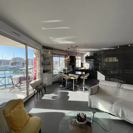 Sur Les Quais De Port Frejus, Magnifique T2, 4 Per Appartamento
